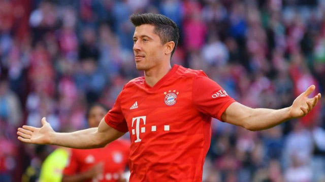 Lewandowski đã chuyển sang Barcelona vào mùa hè 2022