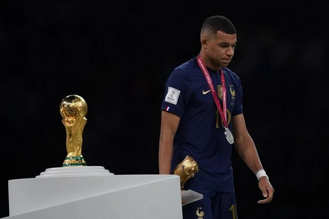 Những pha bóng đáng tiếc của Mbappe trên sân