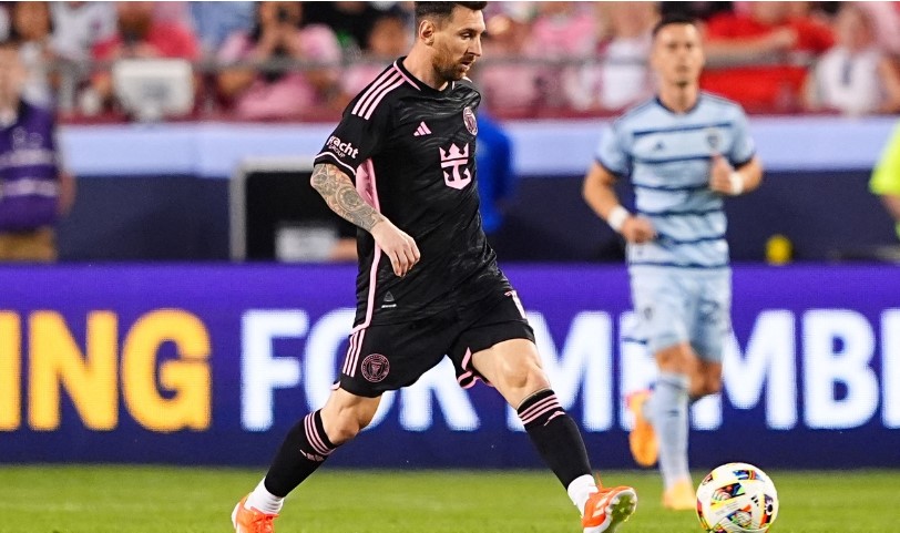 Messi lập siêu phẩm giúp Inter Miami đánh bại Sporting KC